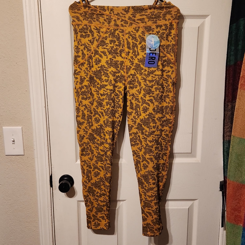 Indero Two Piece Workout Set | Padded Sports Bra | High Waisted Pants | Sz L - Picture 5 of 5